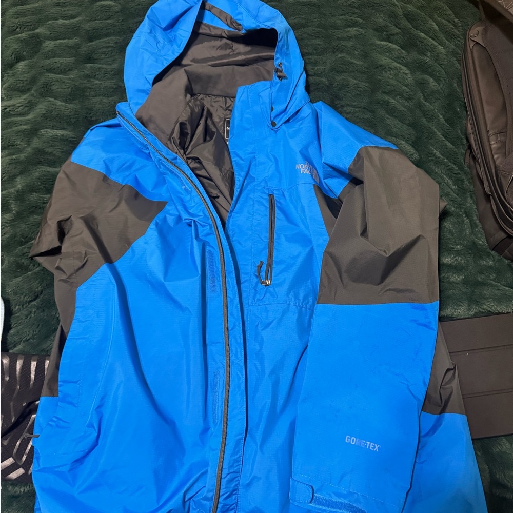 The North Face Men's Blue and Black Ski Jacket